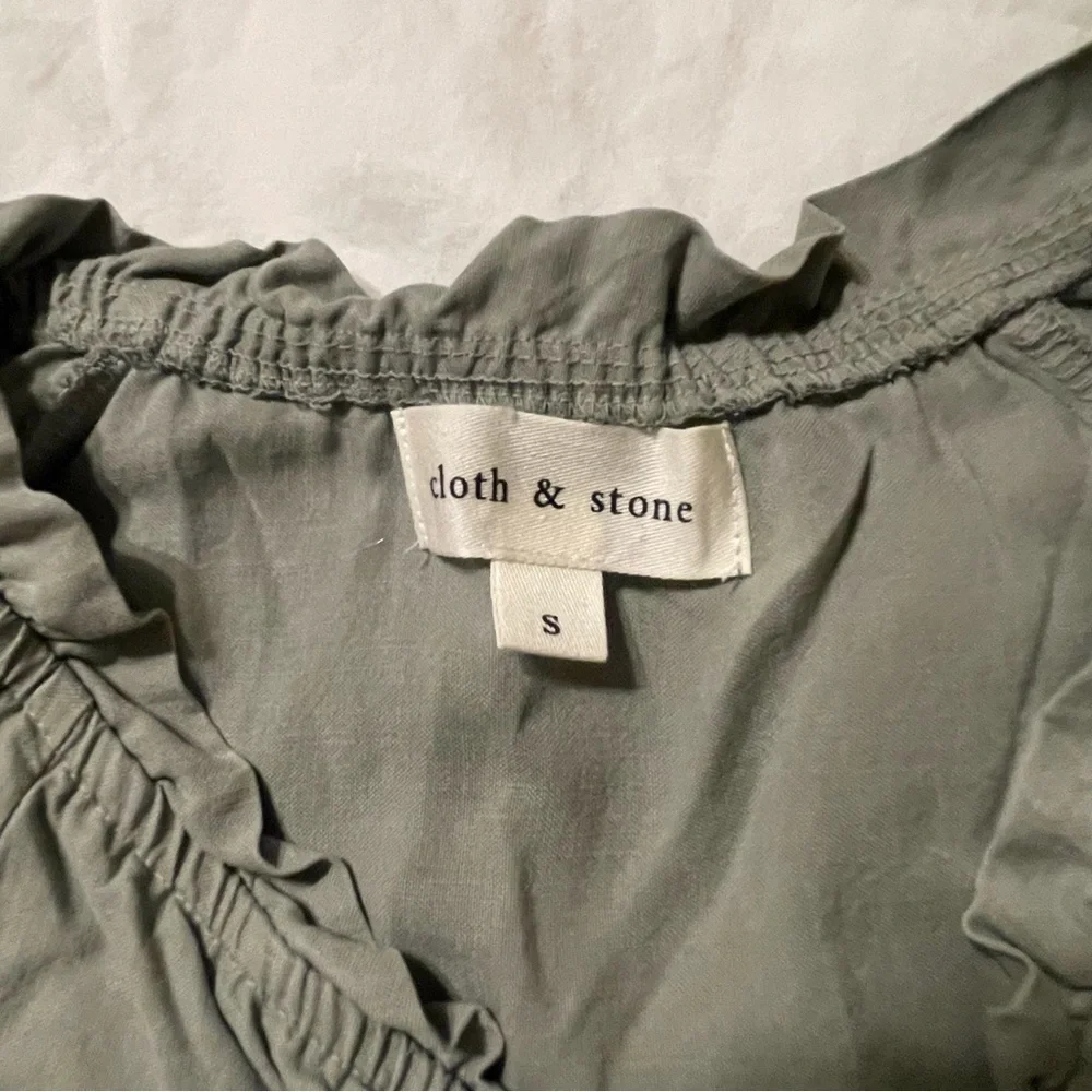 CLOTH AND STONE Green Raglan Ruffle‎ Neck Blouse - Picture 6 of 10